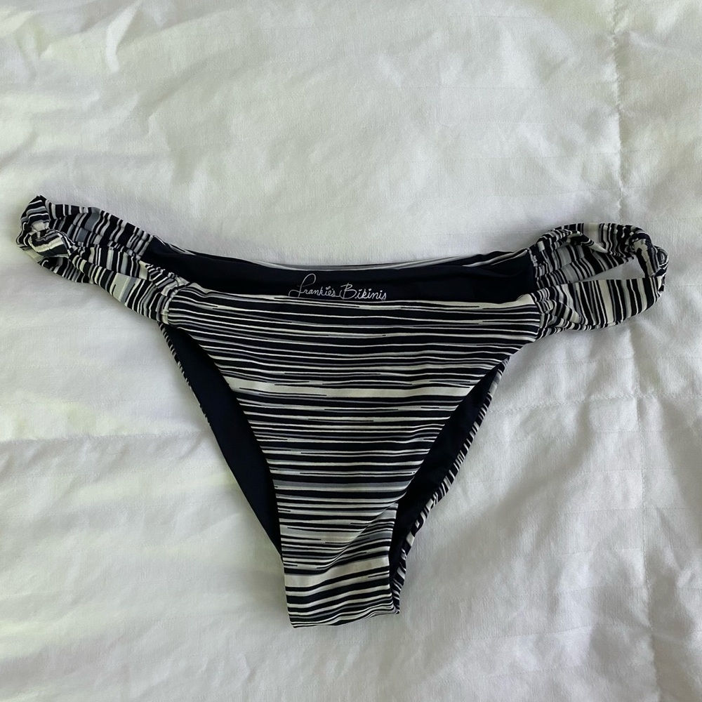 Frankie’s bikinis bottoms